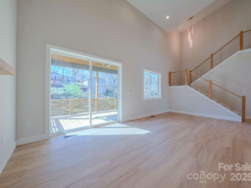 96 Craggy Avenue, Asheville, NC 28806.  MLS# CAR4240710, YatesRealty ID 15760. 