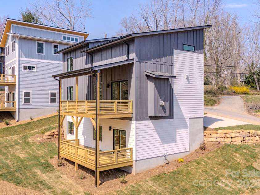 96 Craggy Avenue, Asheville, NC 28806.  MLS# CAR4240710, YatesRealty ID 15760. 