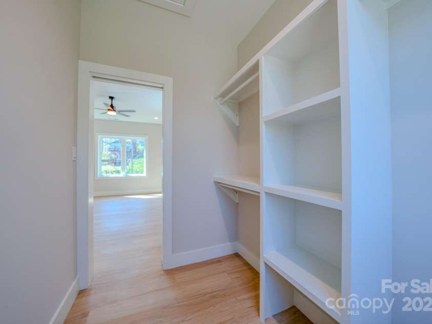 96 Craggy Avenue, Asheville, NC 28806.  MLS# CAR4240710, YatesRealty ID 15760. WIC Upper BR