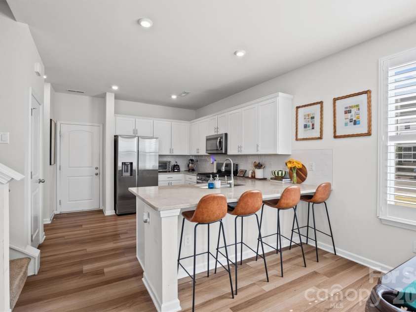 1953 Plath Top Road, Rock Hill, SC 29732.  MLS# CAR4364387, YatesRealty ID 15761. Kitchen Bar