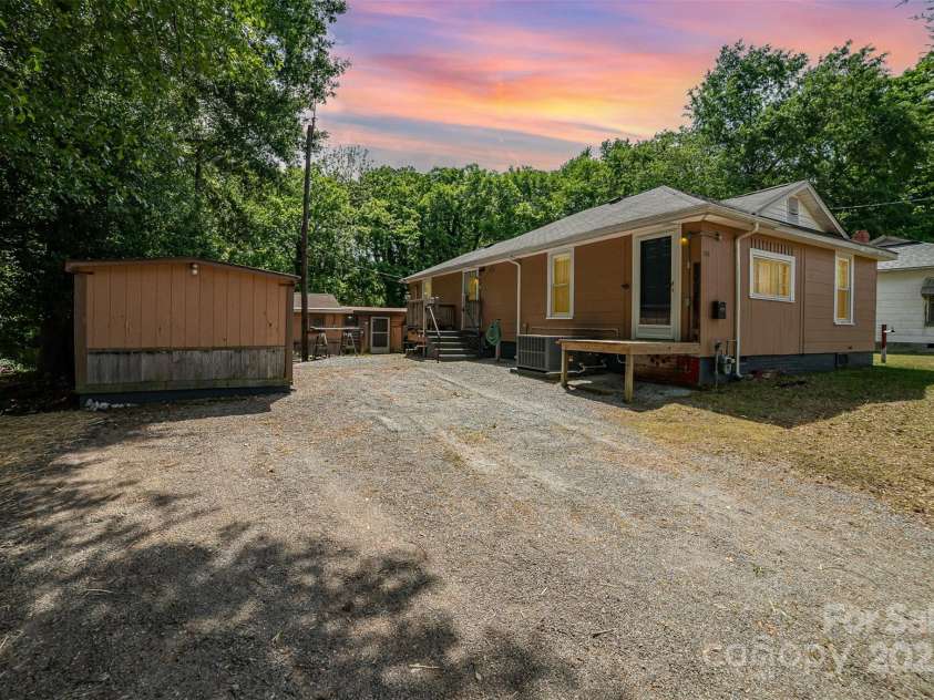 908 Taylor Street, Kannapolis, NC 28083.  MLS# CAR4253435, YatesRealty ID 15761. 