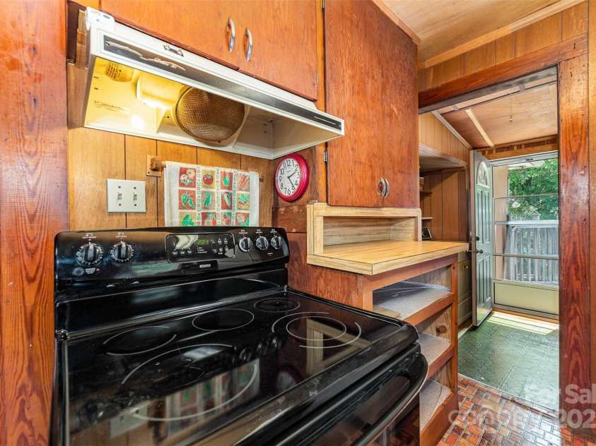 908 Taylor Street, Kannapolis, NC 28083.  MLS# CAR4253435, YatesRealty ID 15761. 