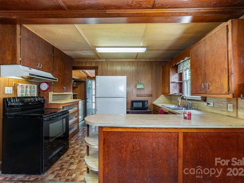 908 Taylor Street, Kannapolis, NC 28083.  MLS# CAR4253435, YatesRealty ID 15761. 