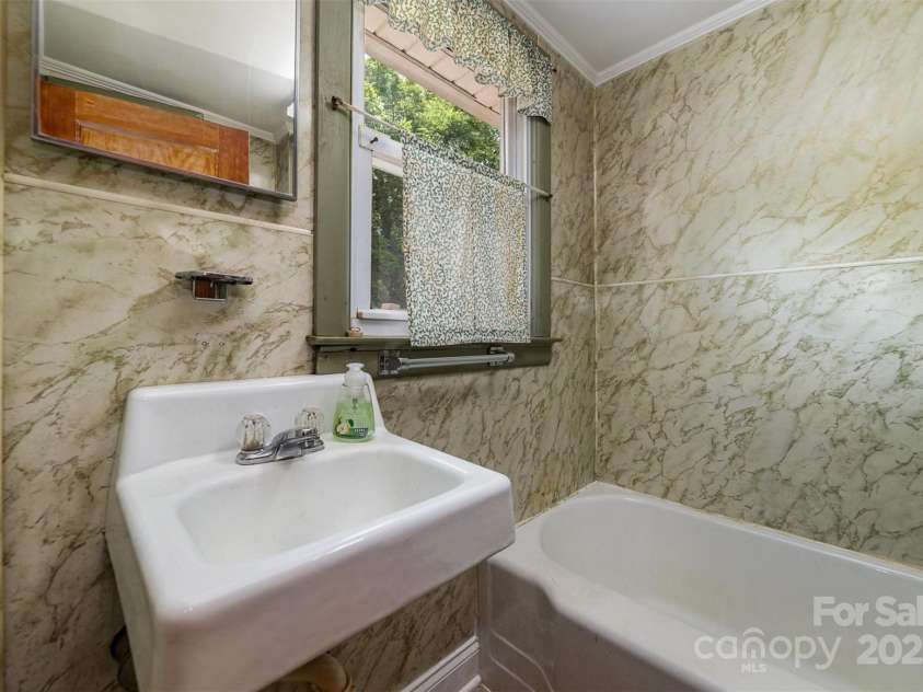 908 Taylor Street, Kannapolis, NC 28083.  MLS# CAR4253435, YatesRealty ID 15761. 