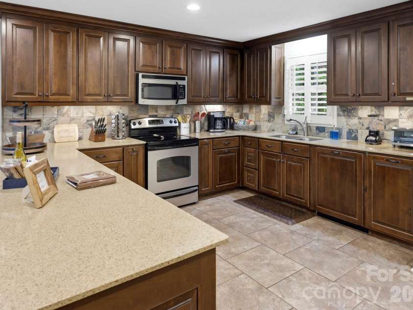 130 Edwards Point, Lake Lure, NC 28746.  MLS# CAR4369563, YatesRealty ID 15763. 