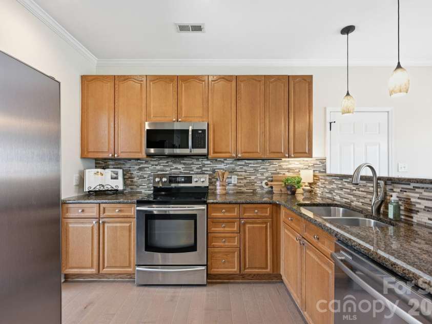 140 Samdusky Lane, Mooresville, NC 28117.  MLS# CAR4353891, YatesRealty ID 15764. 