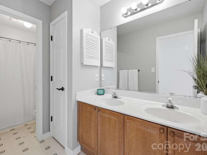 140 Samdusky Lane, Mooresville, NC 28117.  MLS# CAR4353891, YatesRealty ID 15764. 