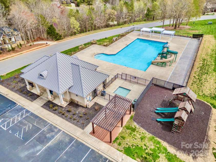 1316 Valhalla Drive, Denver, NC 28037.  MLS# CAR4237981, YatesRealty ID 15766. 