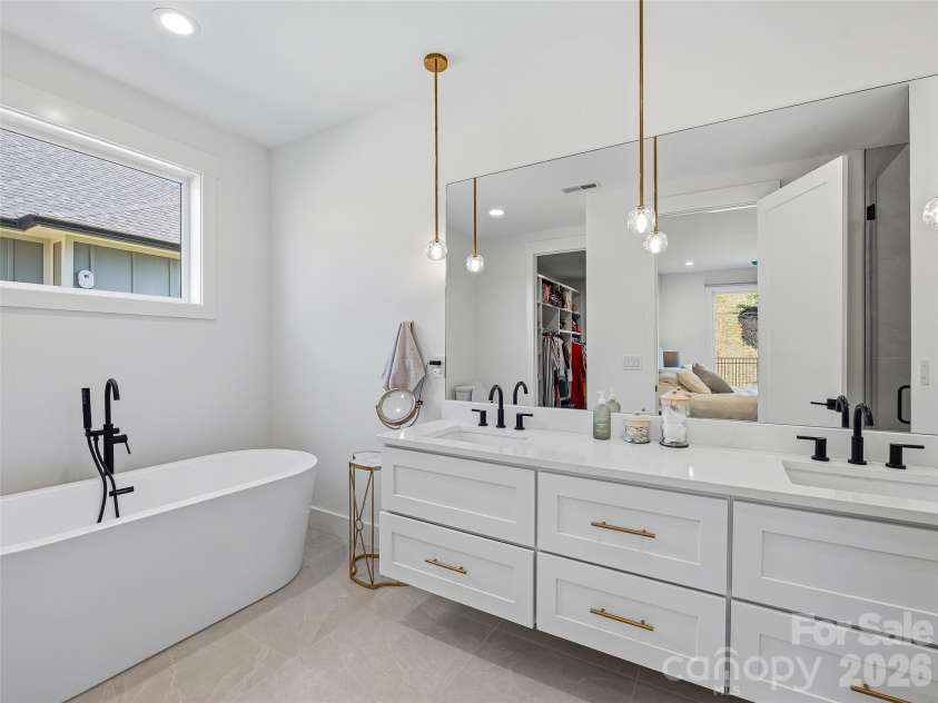 317 Avery Trail Drive, Arden, NC 28704.  MLS# CAR4373769, YatesRealty ID 15768. Soaking Tub