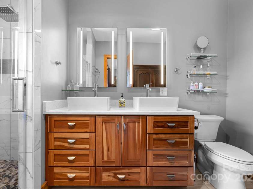 2160 Valle Cay Drive, Vilas, NC 28692.  MLS# CAR4263421, YatesRealty ID 15770. 