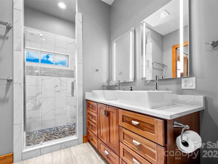 2160 Valle Cay Drive, Vilas, NC 28692.  MLS# CAR4263421, YatesRealty ID 15770. 