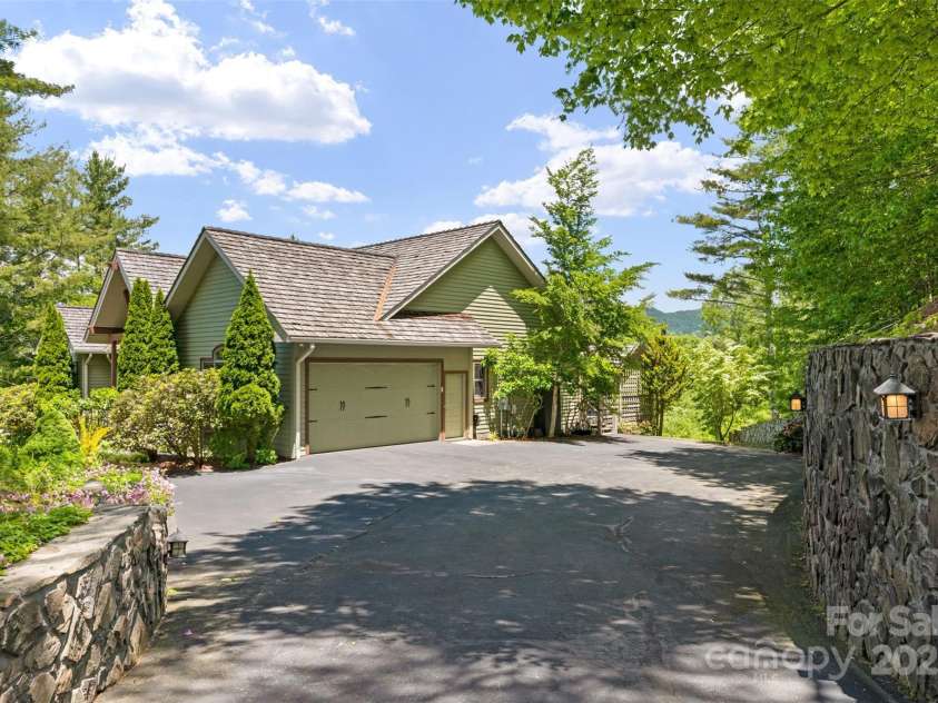 2160 Valle Cay Drive, Vilas, NC 28692.  MLS# CAR4263421, YatesRealty ID 15770. 