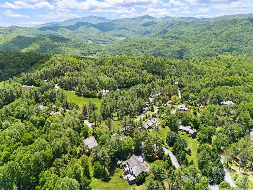 2160 Valle Cay Drive, Vilas, NC 28692.  MLS# CAR4263421, YatesRealty ID 15770. 