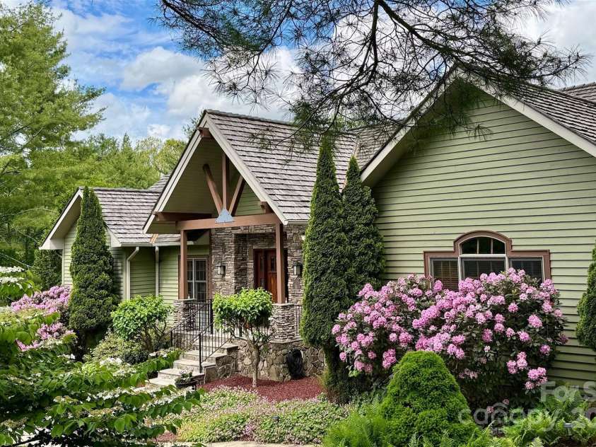 2160 Valle Cay Drive, Vilas, NC 28692.  MLS# CAR4263421, YatesRealty ID 15770. 