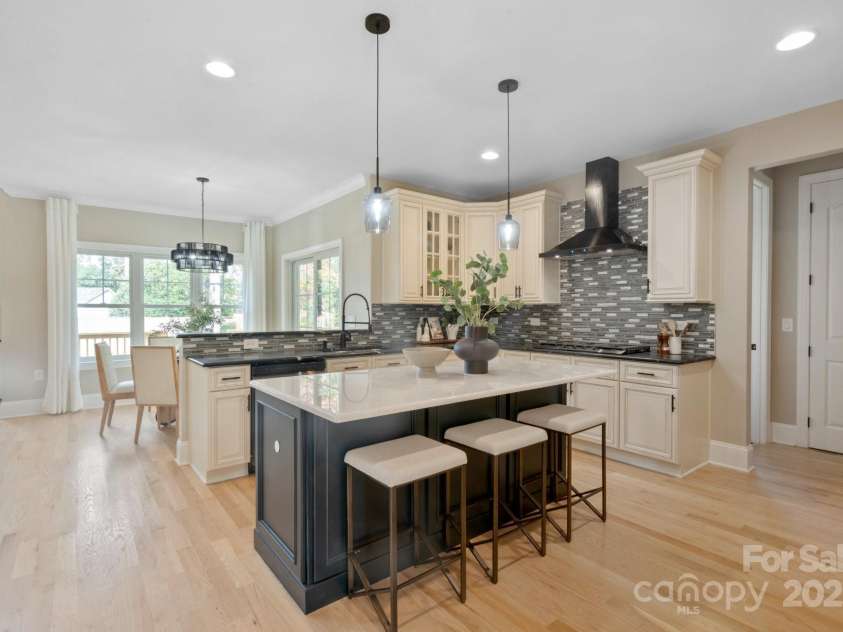 4023 Randolph Road, Charlotte, NC 28211.  MLS# CAR4306908, YatesRealty ID 15771. 