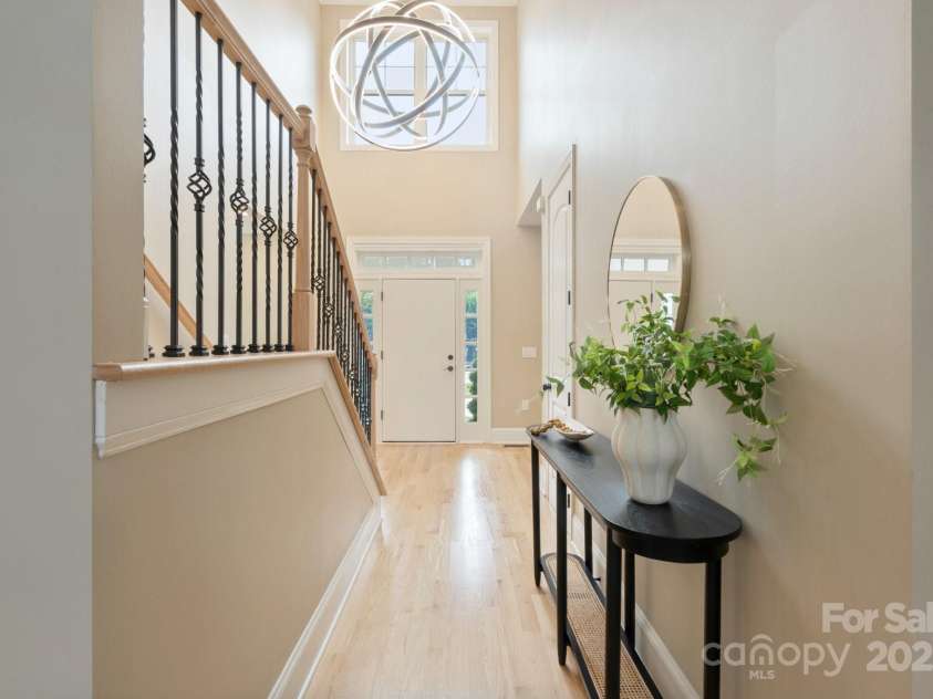 4023 Randolph Road, Charlotte, NC 28211.  MLS# CAR4306908, YatesRealty ID 15771. 
