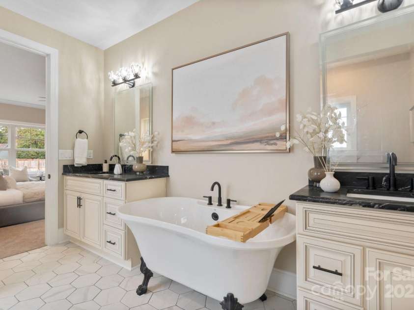 4023 Randolph Road, Charlotte, NC 28211.  MLS# CAR4306908, YatesRealty ID 15771. 