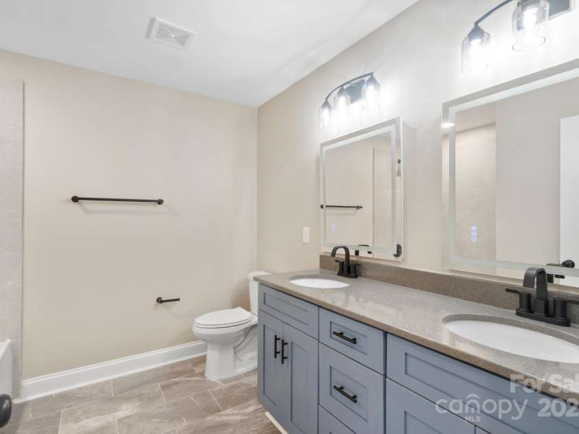 4023 Randolph Road, Charlotte, NC 28211.  MLS# CAR4306908, YatesRealty ID 15771. 