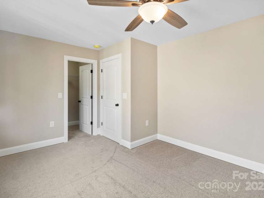 4023 Randolph Road, Charlotte, NC 28211.  MLS# CAR4306908, YatesRealty ID 15771. 