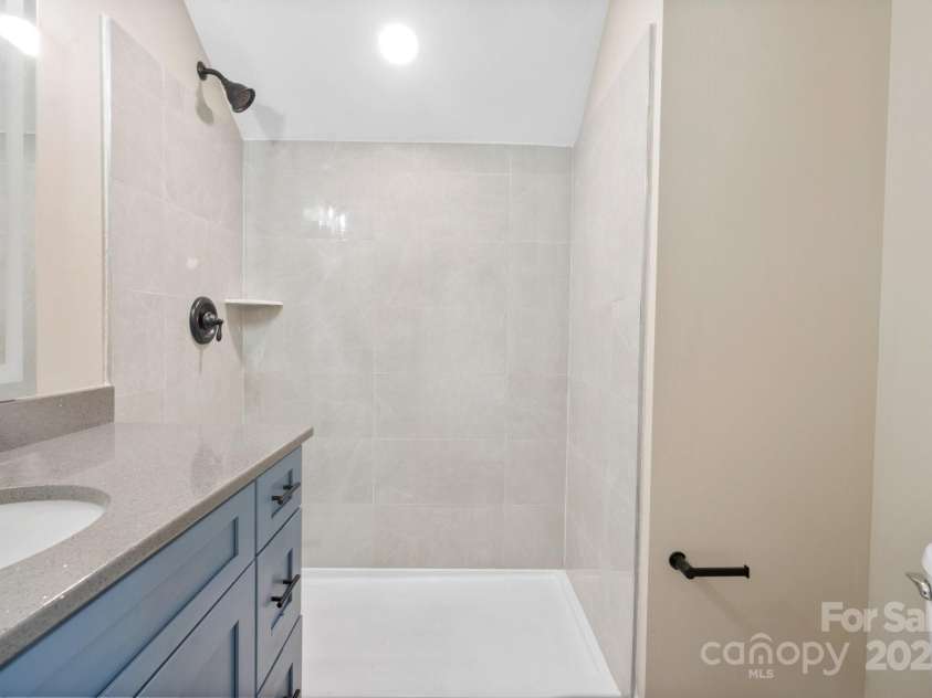 4023 Randolph Road, Charlotte, NC 28211.  MLS# CAR4306908, YatesRealty ID 15771. 