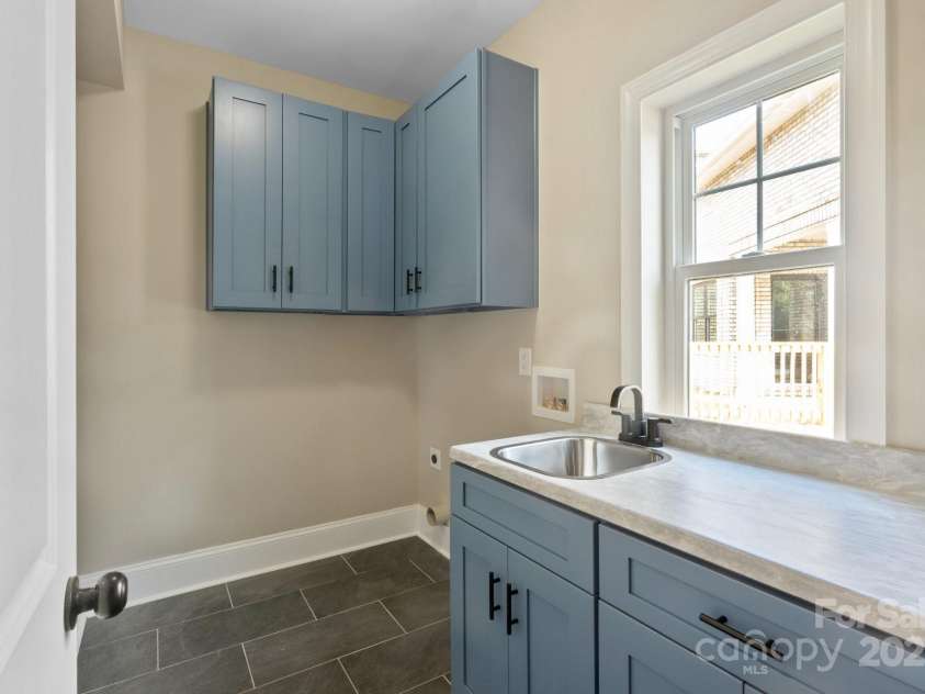 4023 Randolph Road, Charlotte, NC 28211.  MLS# CAR4306908, YatesRealty ID 15771. 