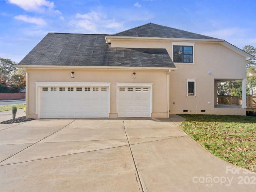 4023 Randolph Road, Charlotte, NC 28211.  MLS# CAR4306908, YatesRealty ID 15771. 