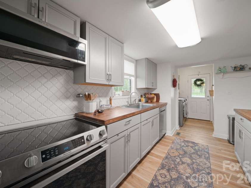 539 Caribou Road, Asheville, NC 28803.  MLS# CAR4367197, YatesRealty ID 15771. 