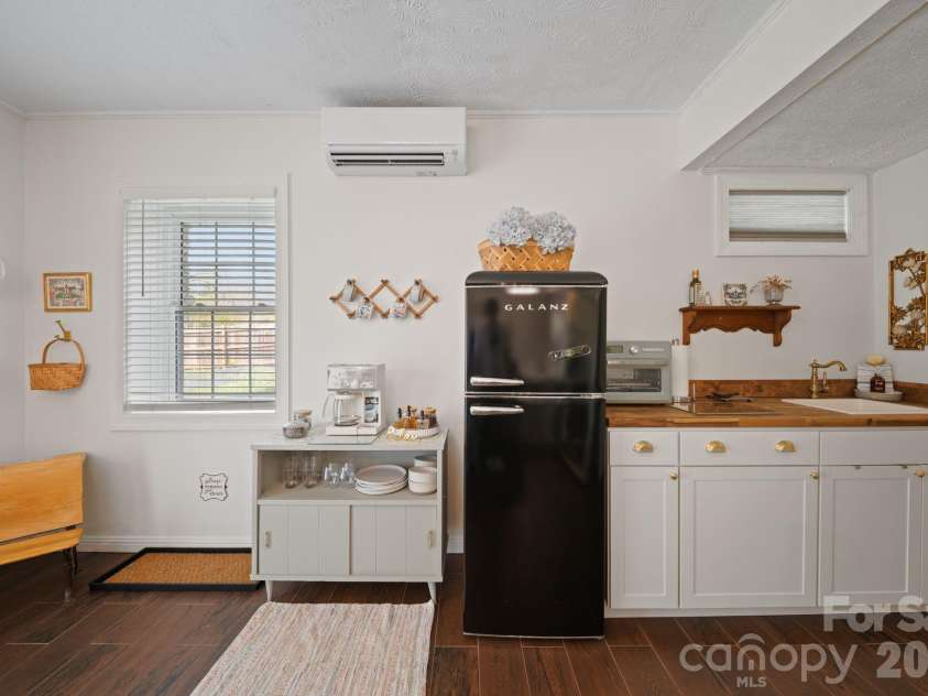 539 Caribou Road, Asheville, NC 28803.  MLS# CAR4367197, YatesRealty ID 15771. 