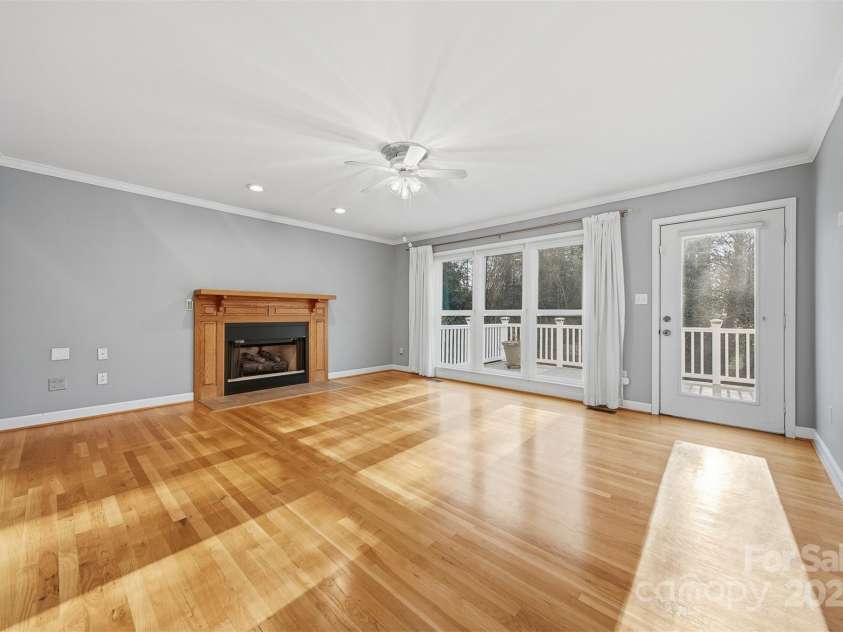 133 37th Avenue Place, Hickory, NC 28601.  MLS# CAR4328707, YatesRealty ID 15772. 