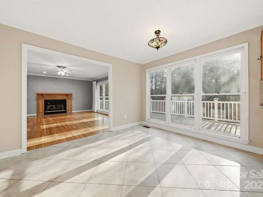 133 37th Avenue Place, Hickory, NC 28601.  MLS# CAR4328707, YatesRealty ID 15772. 