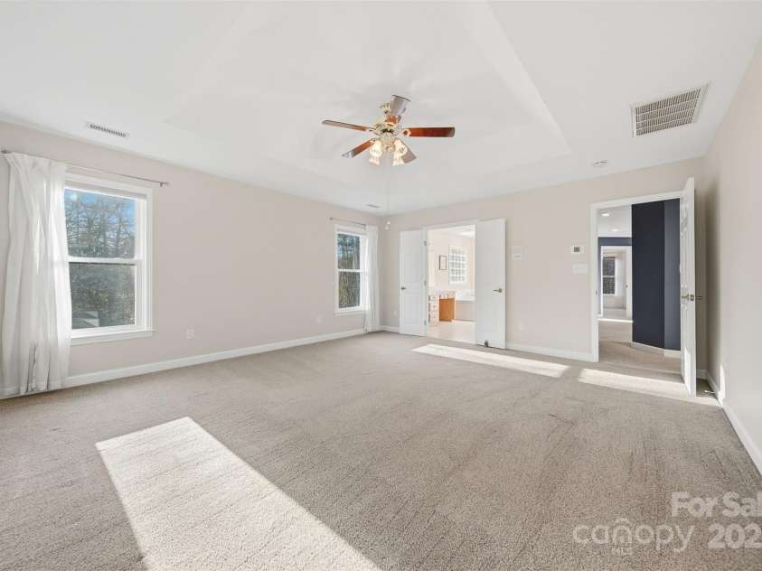 133 37th Avenue Place, Hickory, NC 28601.  MLS# CAR4328707, YatesRealty ID 15772. 