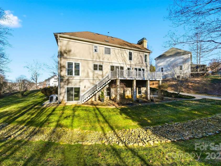 133 37th Avenue Place, Hickory, NC 28601.  MLS# CAR4328707, YatesRealty ID 15772. 