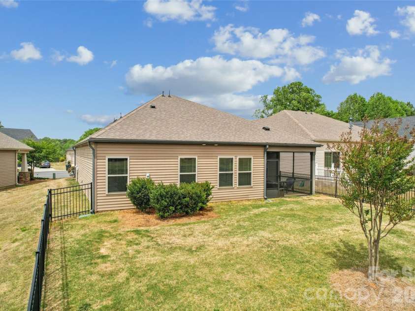 3013 Striped Maple Court, Charlotte, NC 28215.  MLS# CAR4369196, YatesRealty ID 15772. 