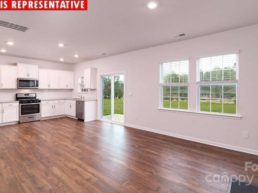 11216 Cardinal Creek Avenue, Charlotte, NC 28215.  MLS# CAR4237740, YatesRealty ID 15773. 