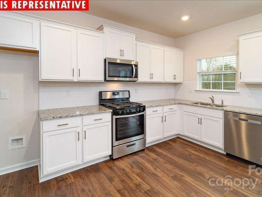 11216 Cardinal Creek Avenue, Charlotte, NC 28215.  MLS# CAR4237740, YatesRealty ID 15773. 