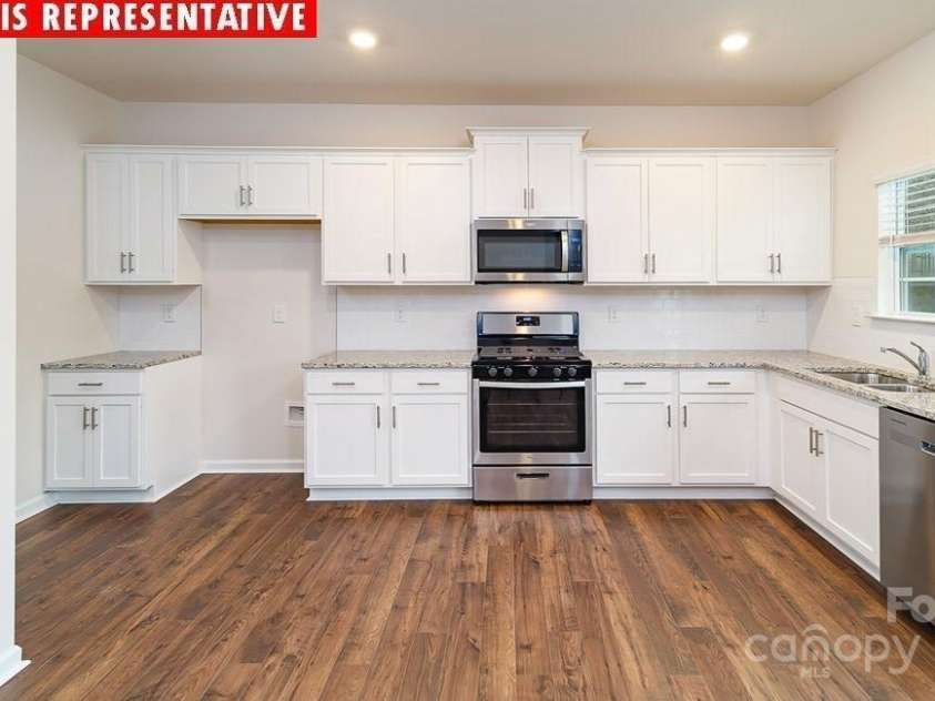 11216 Cardinal Creek Avenue, Charlotte, NC 28215.  MLS# CAR4237740, YatesRealty ID 15773. 