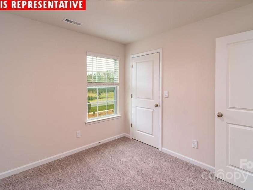 11216 Cardinal Creek Avenue, Charlotte, NC 28215.  MLS# CAR4237740, YatesRealty ID 15773. 