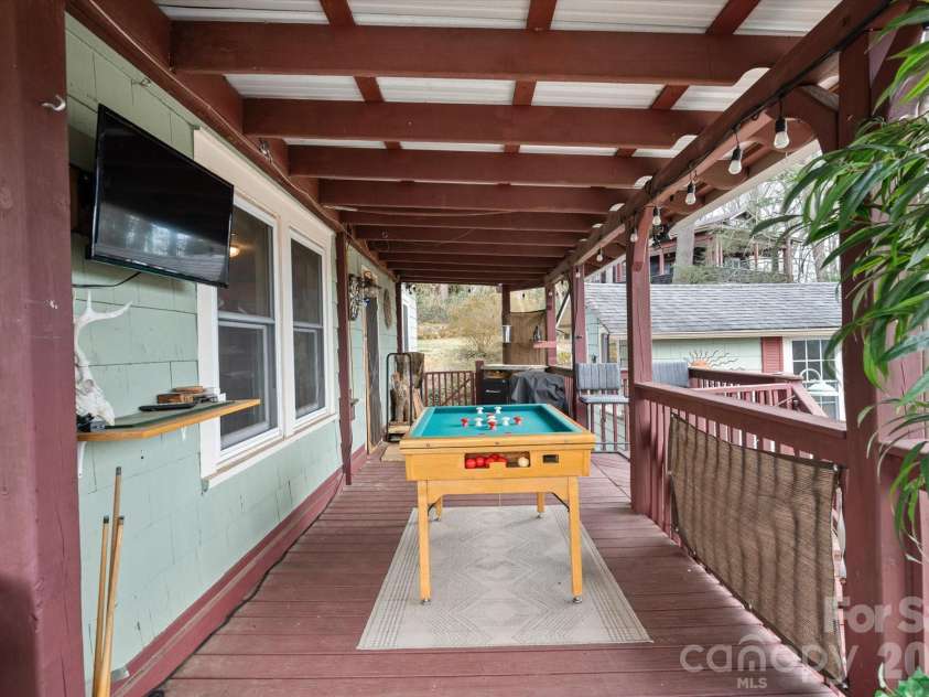 61 Hibriten Drive, Asheville, NC 28801.  MLS# CAR4356030, YatesRealty ID 15773. 