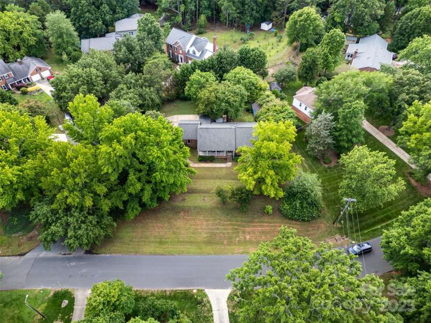 8544 Houston Ridge Road, Charlotte, NC 28277.  MLS# CAR4256177, YatesRealty ID 15774. Corner lot on a small cul-de-sac with amazing neighbors!