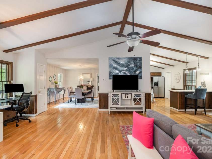 8544 Houston Ridge Road, Charlotte, NC 28277.  MLS# CAR4256177, YatesRealty ID 15774. Welcome to my open floorplan! Lovely and oh so welcoming.