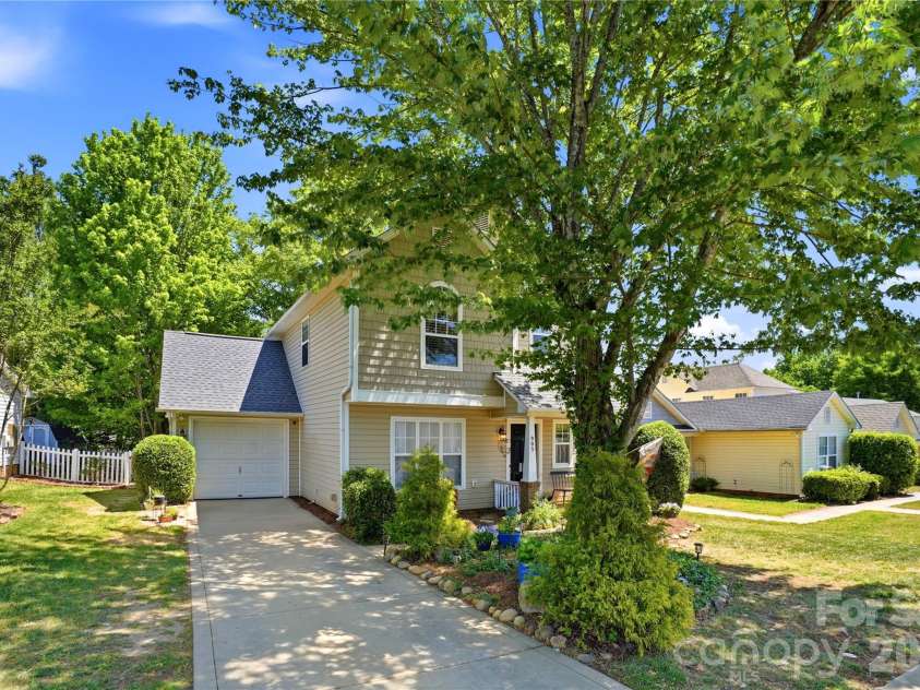 905 Matthews School Road, Matthews, NC 28105.  MLS# CAR4372226, YatesRealty ID 15774. 