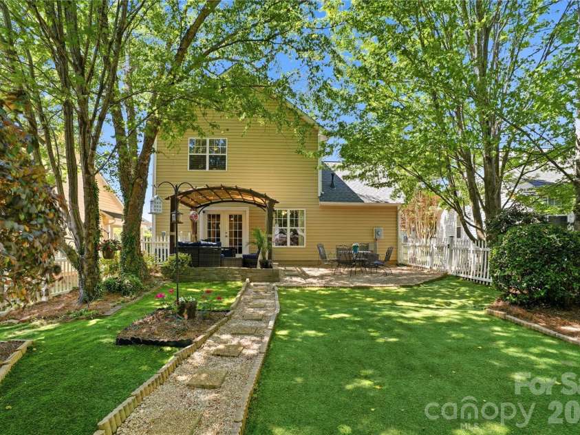 905 Matthews School Road, Matthews, NC 28105.  MLS# CAR4372226, YatesRealty ID 15774. 