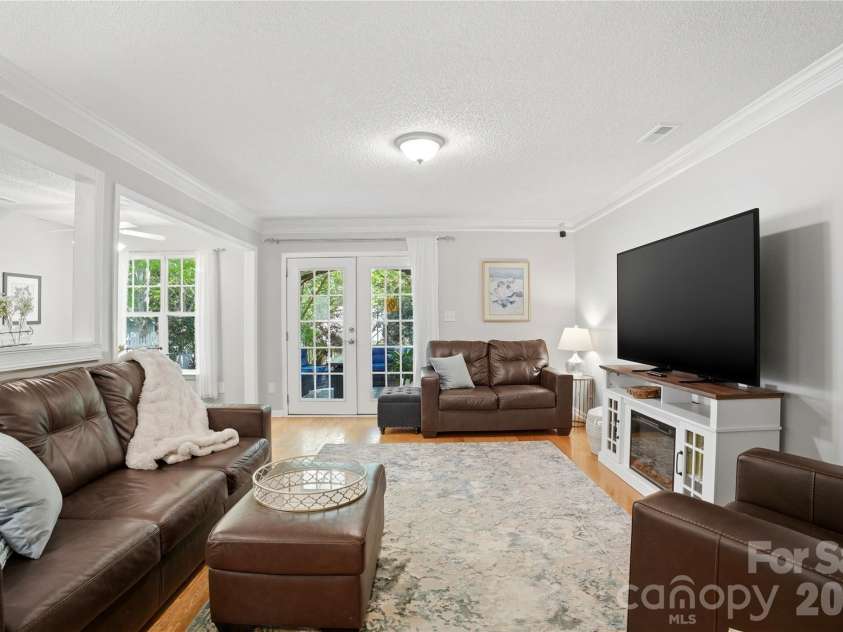 905 Matthews School Road, Matthews, NC 28105.  MLS# CAR4372226, YatesRealty ID 15774. 