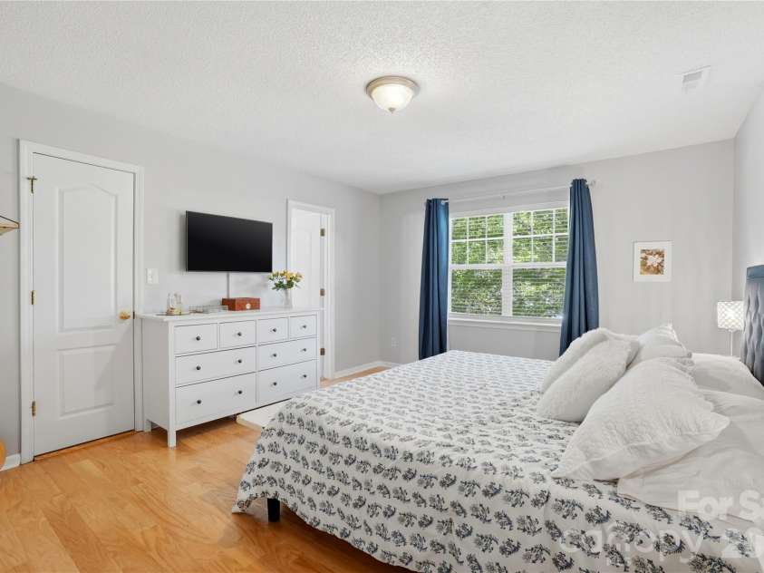 905 Matthews School Road, Matthews, NC 28105.  MLS# CAR4372226, YatesRealty ID 15774. 