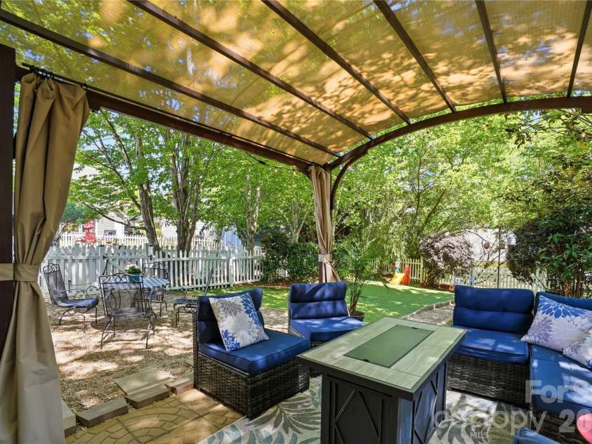 905 Matthews School Road, Matthews, NC 28105.  MLS# CAR4372226, YatesRealty ID 15774. 