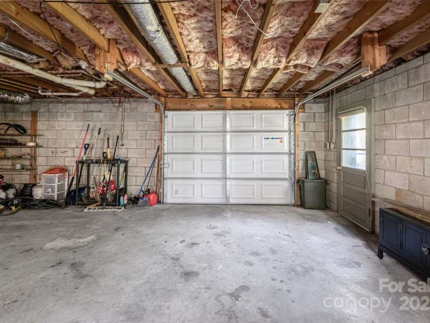 16 Royal Ridge, Clyde, NC 28721.  MLS# CAR4258437, YatesRealty ID 15775. 