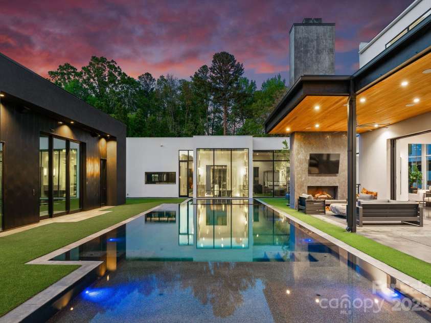 4817 Carmel Park Drive, Charlotte, NC 28226.  MLS# CAR4286044, YatesRealty ID 15775. Pool