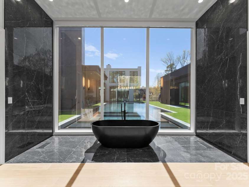 4817 Carmel Park Drive, Charlotte, NC 28226.  MLS# CAR4286044, YatesRealty ID 15775. Primary Bath