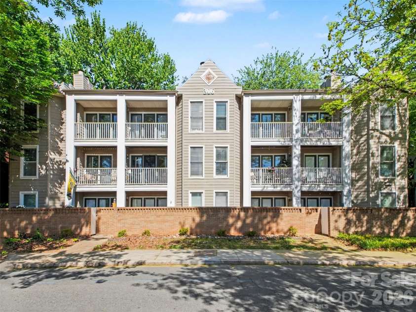 306 Cedar Street, Charlotte, NC 28202.  MLS# CAR4373227, YatesRealty ID 15776. 