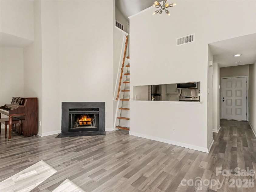 306 Cedar Street, Charlotte, NC 28202.  MLS# CAR4373227, YatesRealty ID 15776. 